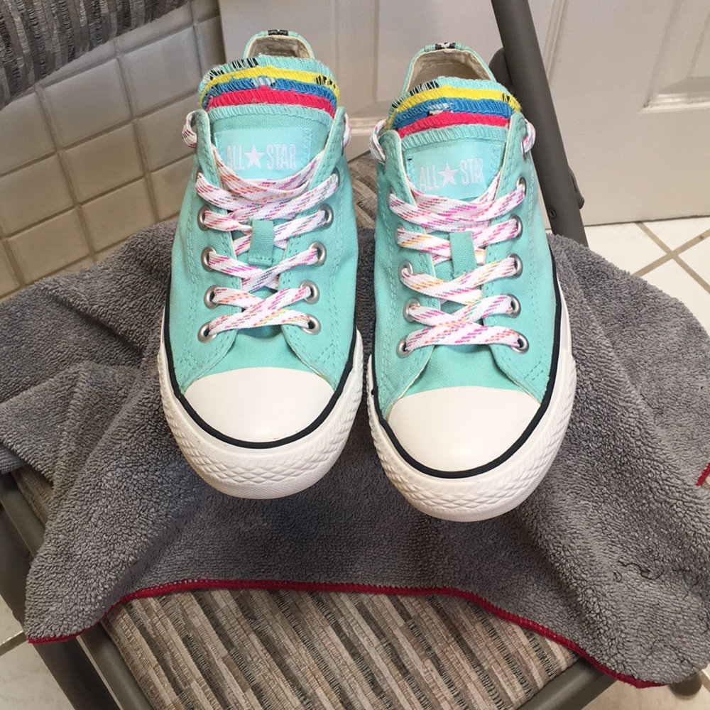 Converse women’s teal color multi color tongues